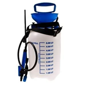 AquaKing Drucksprüher 5 L mit Tragegurt, Schlauch und Sprühlanze.