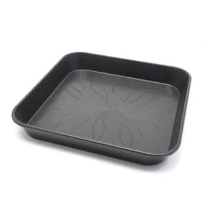 Schwarzer quadratischer Pflanzenuntersetzer 29 × 29 cm für Pflanztöpfe.